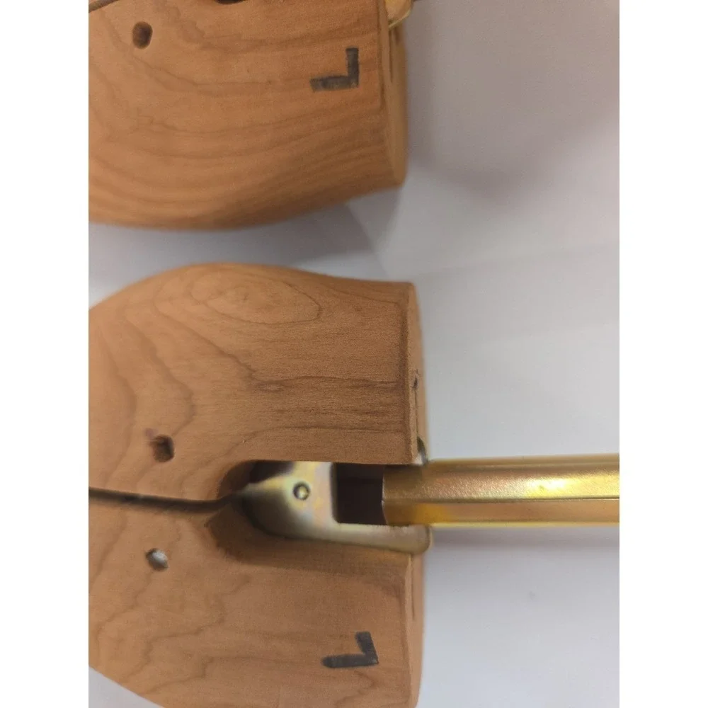 Vintage Rochester Cedar Shoe Trees Size 7 Split Toe‎ Brass USA Made Pair